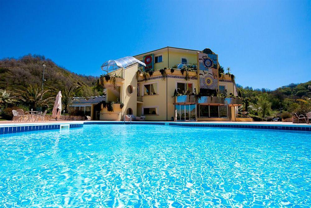 L'Isola Di Aurora Hotell Martirano Exteriör bild